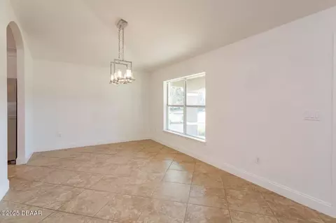 Living - 304 Chesham St, Ormond Beach, FL 32174 photo 1 of 8