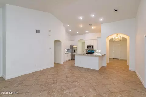 Living - 304 Chesham St, Ormond Beach, FL 32174 photo 2 of 8