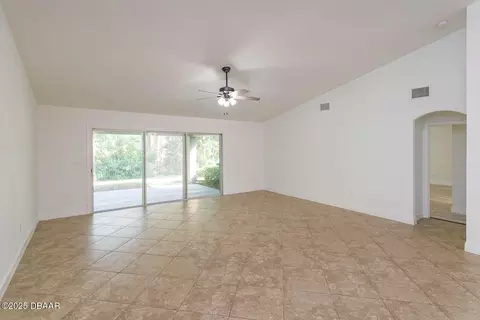 Living - 304 Chesham St, Ormond Beach, FL 32174 photo 5 of 8