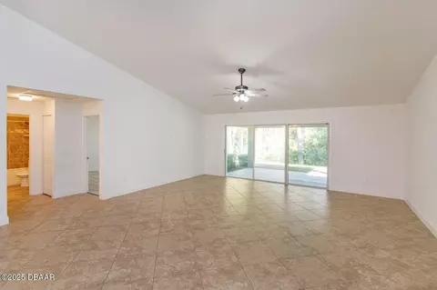 Living - 304 Chesham St, Ormond Beach, FL 32174 photo 4 of 8