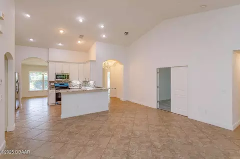 Living - 304 Chesham St, Ormond Beach, FL 32174 photo 3 of 8