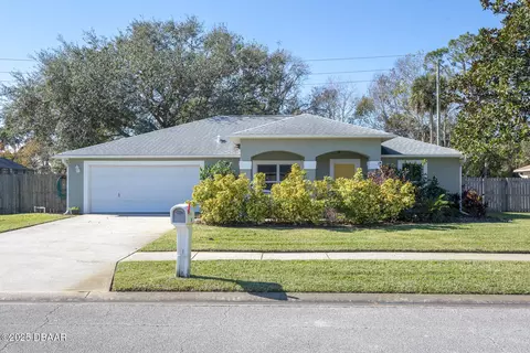 10 Spinnaker Cir, South Daytona, FL 32119