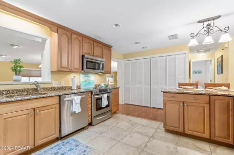 Kitchen - 1069 Indigo Rd, Ormond Beach, FL 32174 photo 5 of 8