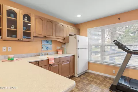 Kitchen - 1069 Indigo Rd, Ormond Beach, FL 32174 photo 7 of 8