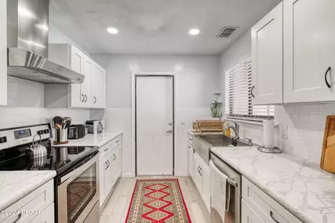 Kitchen - 10 Park Pl, Ormond Beach, FL 32174 photo 5 of 8