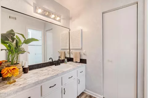 Bath - 10 Park Pl, Ormond Beach, FL 32174 photo 2 of 4