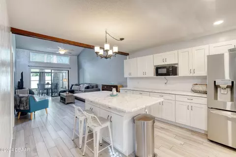 Kitchen - 10 Park Pl, Ormond Beach, FL 32174 photo 7 of 8
