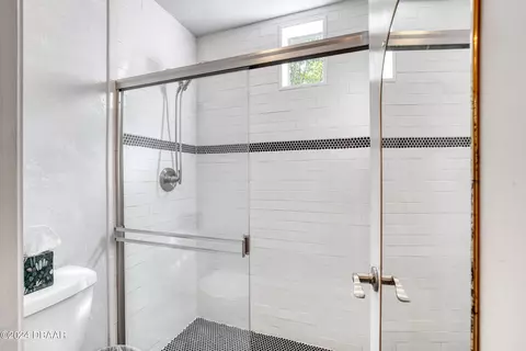 Bath - 10 Park Pl, Ormond Beach, FL 32174 photo 1 of 4