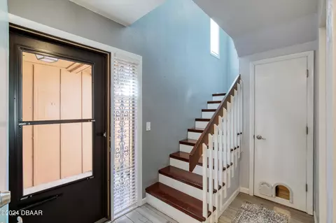 Entry Way - 10 Park Pl, Ormond Beach, FL 32174 photo 4 of 5