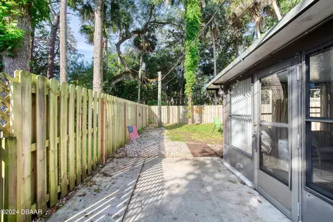 Exterior - 10 Park Pl, Ormond Beach, FL 32174 photo 8 of 30