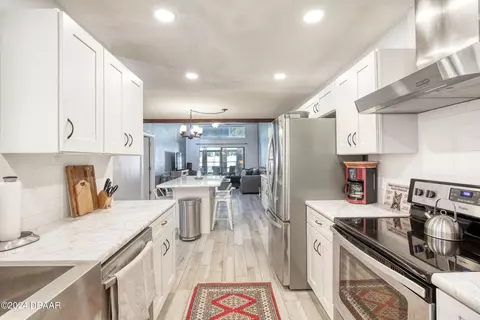 Kitchen - 10 Park Pl, Ormond Beach, FL 32174 photo 4 of 8