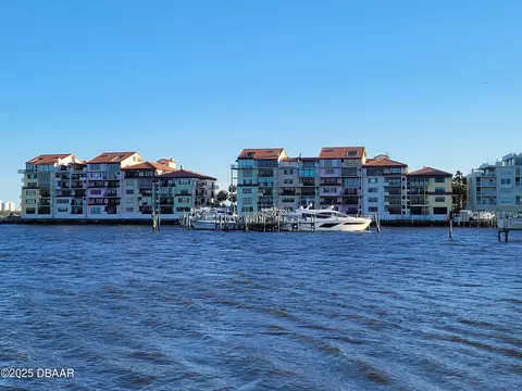 654 Marina Point Dr, Daytona Beach, FL 32114