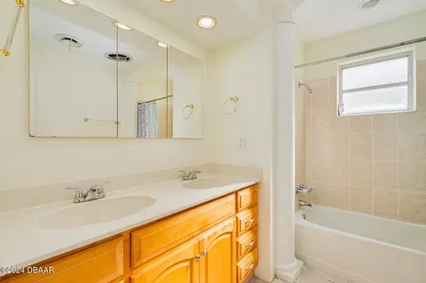 Bath - 103 Dawn Dr, Ormond Beach, FL 32176 photo 4 of 6