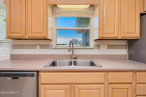 Kitchen - 103 Dawn Dr, Ormond Beach, FL 32176 photo 4 of 5