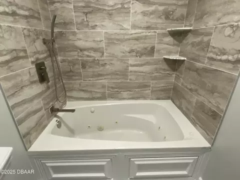 Bath - 1722 Palm Rd, Ormond Beach, FL 32174 photo 6 of 6
