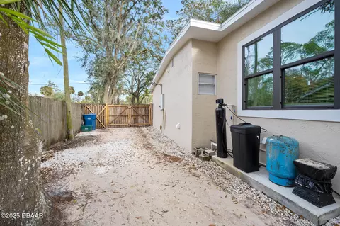 Exterior - 1722 Palm Rd, Ormond Beach, FL 32174 photo 9 of 11