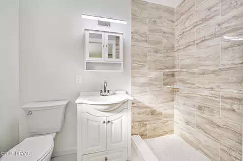 Bath - 1722 Palm Rd, Ormond Beach, FL 32174 photo 1 of 6