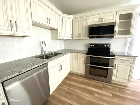 Kitchen - 1722 Palm Rd, Ormond Beach, FL 32174 photo 4 of 6