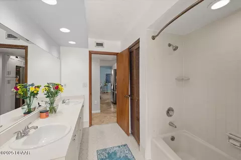 Bath - 137 Shady Branch Trl, Ormond Beach, FL 32174 photo 3 of 7