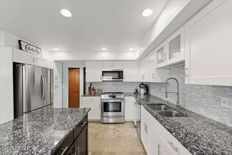 Kitchen - 137 Shady Branch Trl, Ormond Beach, FL 32174 photo 4 of 5