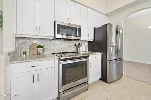 Kitchen - 36 Black Pine Way, Ormond Beach, FL 32174 photo 4 of 6