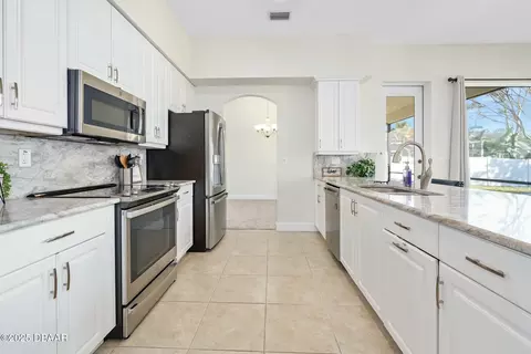 Kitchen - 36 Black Pine Way, Ormond Beach, FL 32174 photo 3 of 6