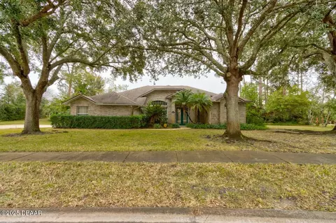 121 Muirfield Dr, Daytona Beach, FL 32114
