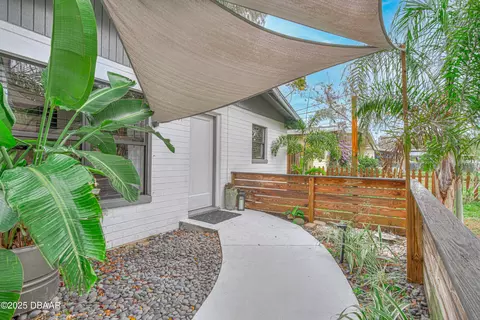 761 Greenway Pl, Daytona Beach, FL 32114
