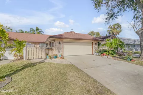 28 Lake Fairgreen Cir, New Smyrna Beach, FL 32168