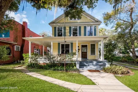 608 Magnolia St, New Smyrna Beach, FL 32168