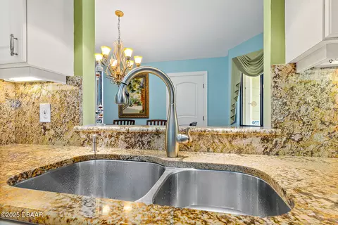 Kitchen - 39 Landings Ln, Ormond Beach, FL 32174 photo 6 of 7
