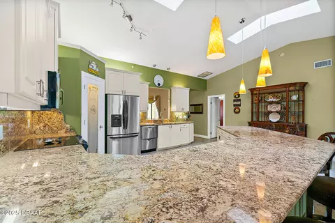 Kitchen - 39 Landings Ln, Ormond Beach, FL 32174 photo 5 of 7