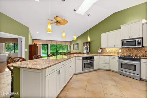 Kitchen - 39 Landings Ln, Ormond Beach, FL 32174 photo 4 of 7
