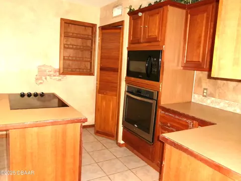 Kitchen - 3470 Strickland Rd, Ormond Beach, FL 32174 photo 3 of 4