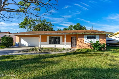 1216 Sunland Rd, Daytona Beach, FL 32114