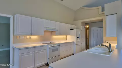 51 Bay Pointe Dr, Ormond Beach, FL 32174 photo 8