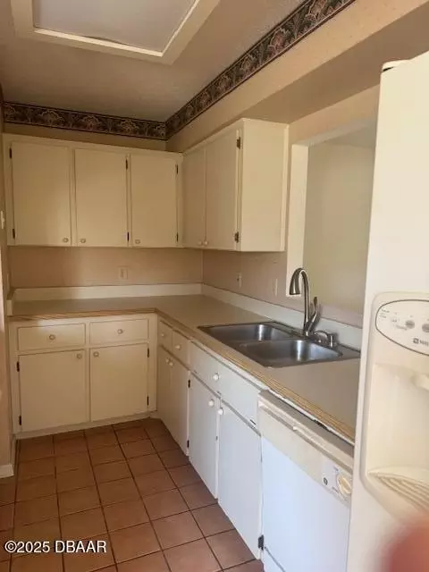 Kitchen - 19 Misners Trl, Ormond Beach, FL 32174 photo 1 of 2