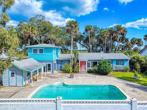 634 N Riverside Dr, New Smyrna Beach, FL 32168