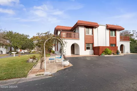 2055 Oak Meadow Cir, South Daytona, FL 32119