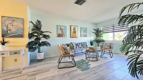 Living - 28 Berkley Rd, Ormond Beach, FL 32176 photo 2 of 3