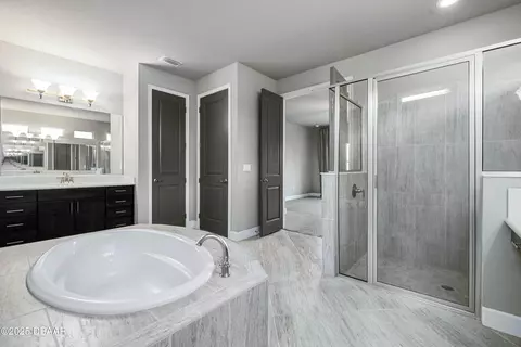 Bath - 676 Southlake Dr, Ormond Beach, FL 32174 photo 2 of 3