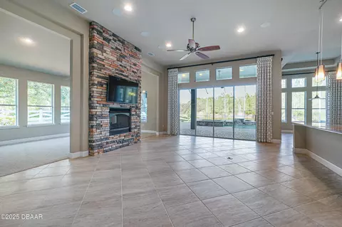 Living - 676 Southlake Dr, Ormond Beach, FL 32174 photo 2 of 10