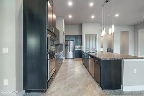 Kitchen - 676 Southlake Dr, Ormond Beach, FL 32174 photo 2 of 4