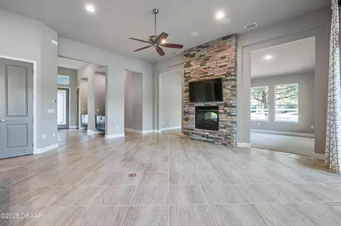 Living - 676 Southlake Dr, Ormond Beach, FL 32174 photo 4 of 10