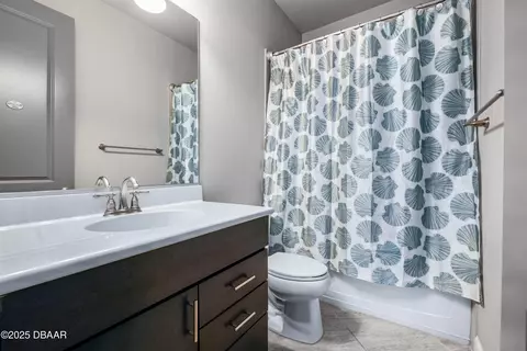 Bath - 676 Southlake Dr, Ormond Beach, FL 32174 photo 3 of 3