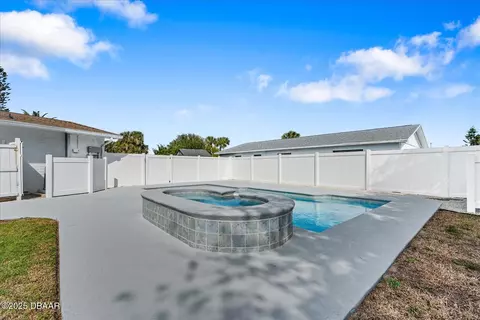 Exterior - 40 Juniper Dr, Ormond Beach, FL 32176 photo 5 of 10