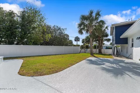 Exterior - 40 Juniper Dr, Ormond Beach, FL 32176 photo 8 of 10