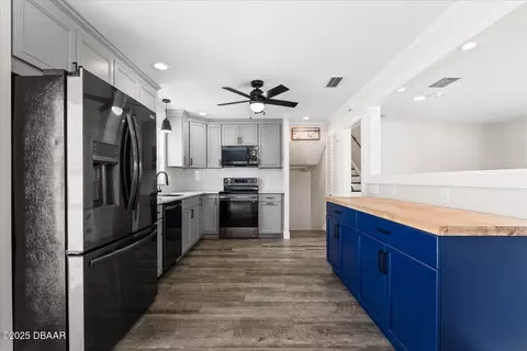 Kitchen - 40 Juniper Dr, Ormond Beach, FL 32176 photo 1 of 5