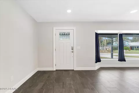 Entry Way - 40 Juniper Dr, Ormond Beach, FL 32176 photo 1 of 3