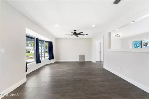 Living - 40 Juniper Dr, Ormond Beach, FL 32176 photo 4 of 4